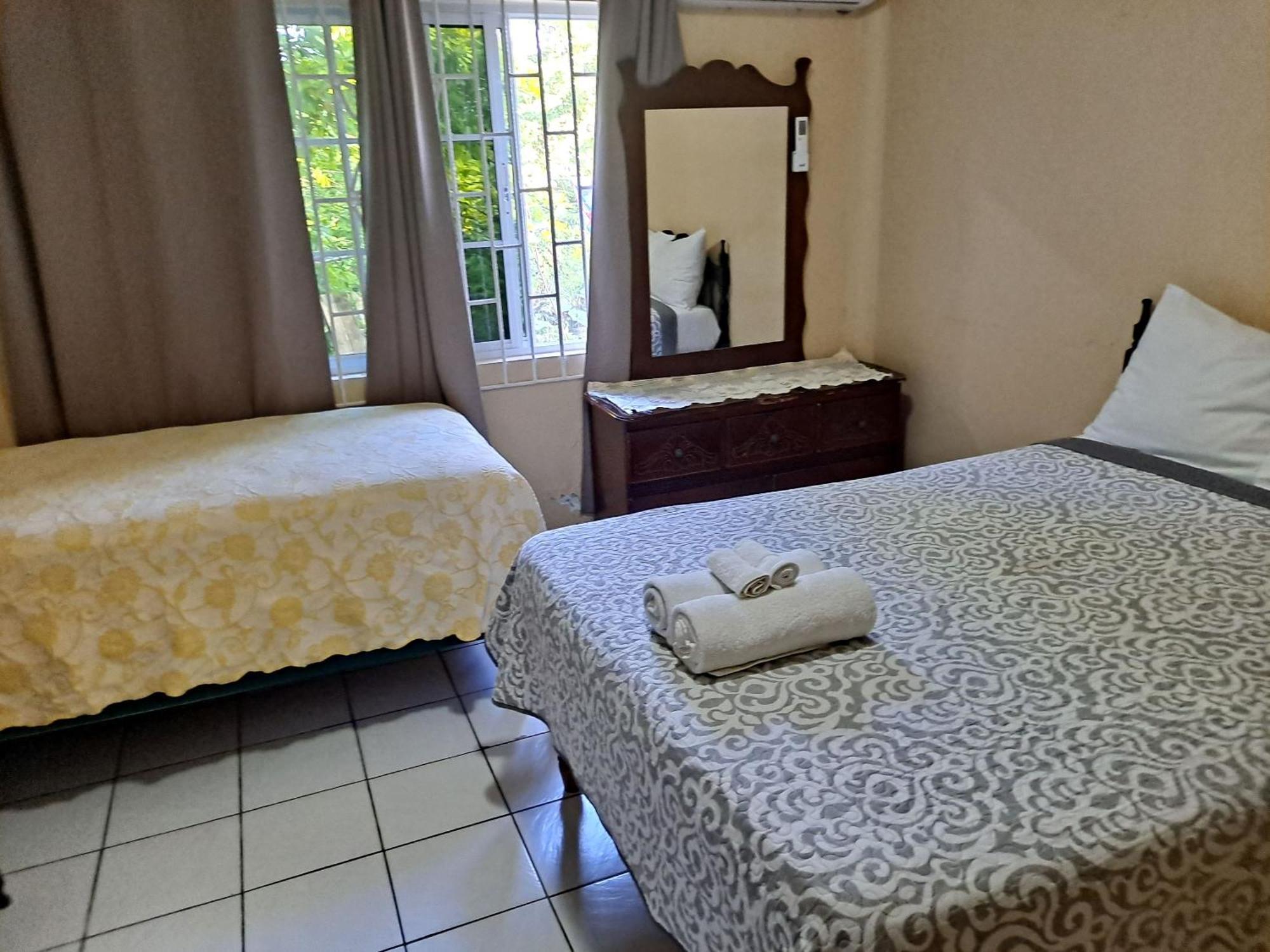 Chaudhry Holiday House Montego Bay Eksteriør bilde